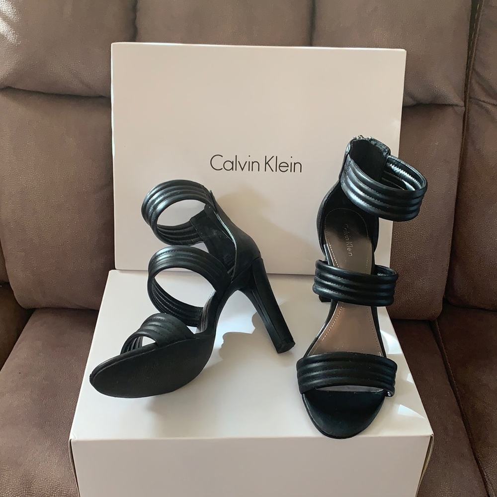 Like new with box! Calvin Klein size 10 black ‘Alda Calf’ strappy sandal pumps